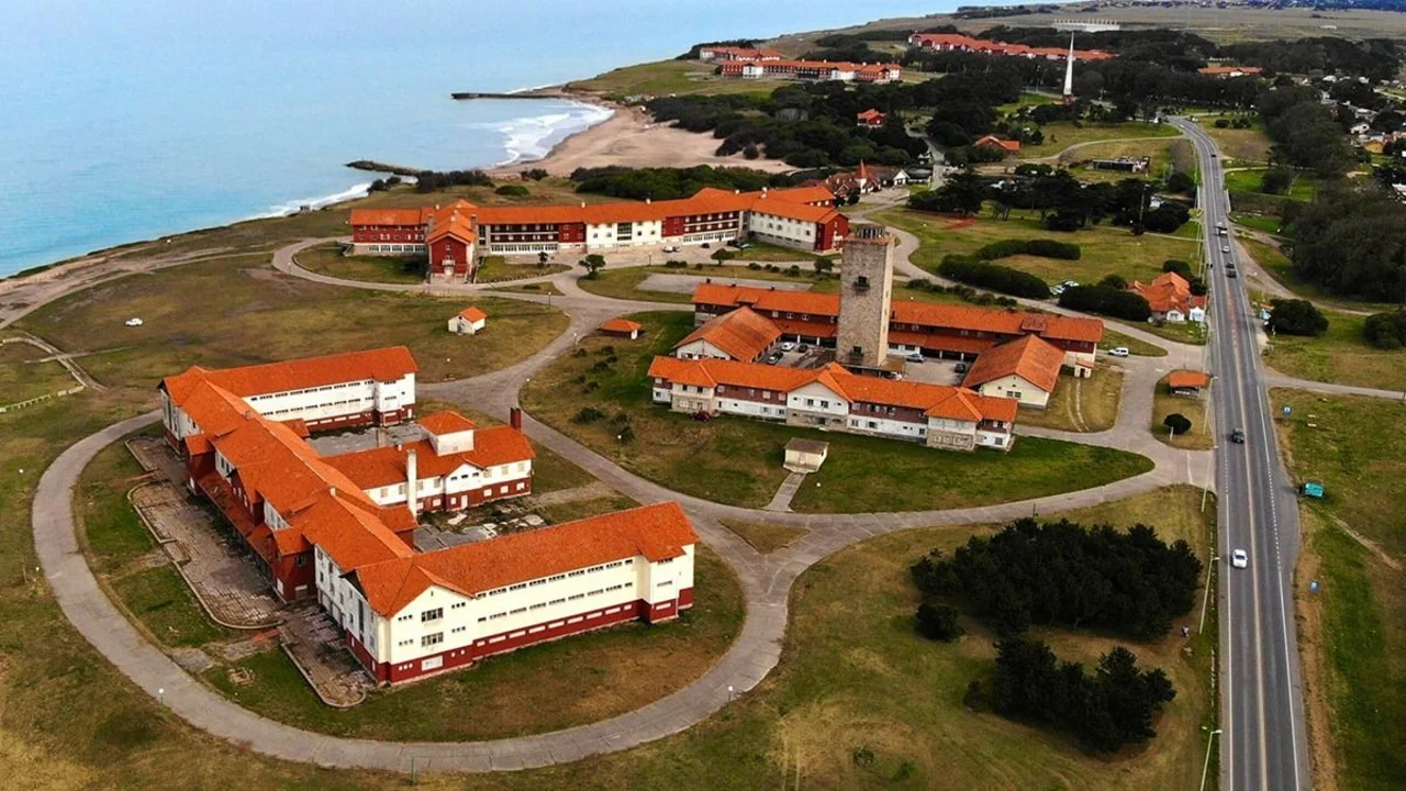 Privatizan Chapadmalal: abrieron la licitación de seis de sus hoteles