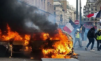 Con gases lacrimógenos y represión, más de 100 mil personas salieron a la calle en Francia | Francia