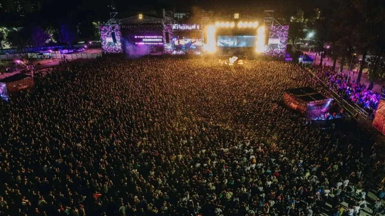 Festival Bandera 2026: 20 mil personas, lluvia y una jornada atravesada por la música y la provocación.
