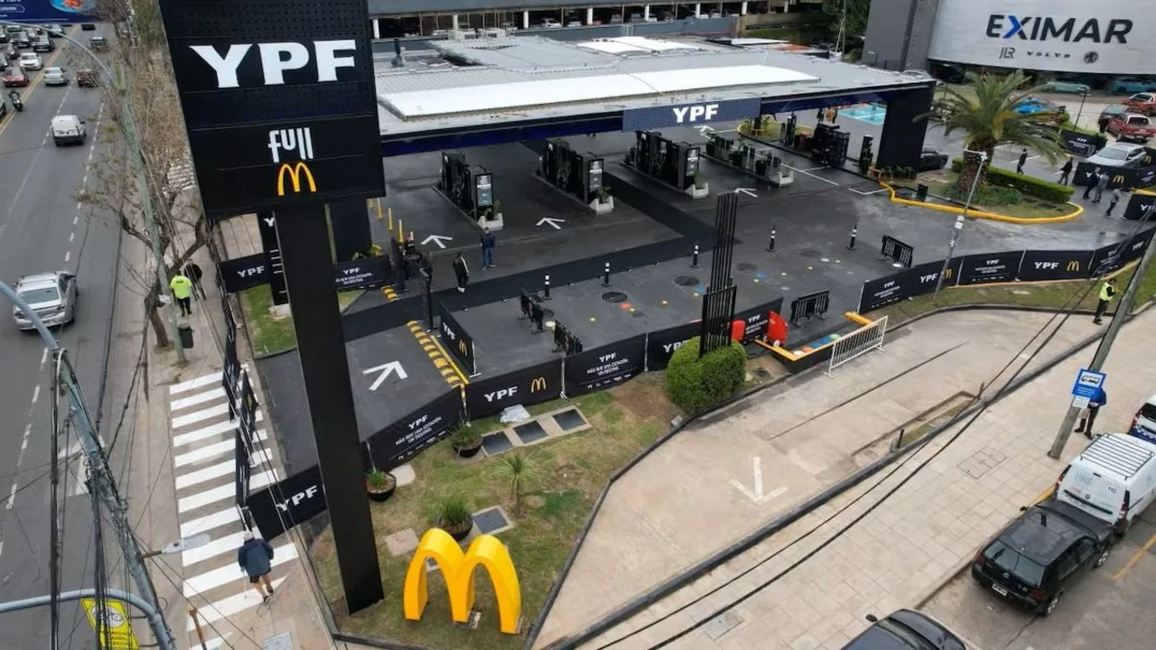 Con un nuevo local, YPF y McDonald´s sellan un acuerdo que potencia la experiencia y combina gastronómica y de servicio