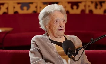 Tiene 106 años, es española y todavía disfruta salir a bailar: "Me gusta mucho la noche" | Historias de vida