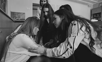 Violencia digital en las aulas: vacío legal y negocio detrás de los "deepfakes" sexuales | Violencia escolar
