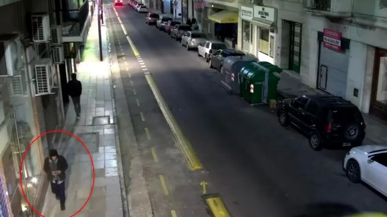 El video del femicida después de salir del edificio de Retiro donde se perpetuó el crimen de la trabajadora sexual