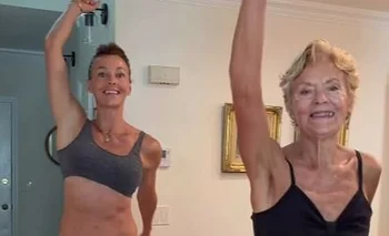 Entrena con su mamá de 83 años: los 8 ejercicios con peso corporal para estar saludables | Tercera edad