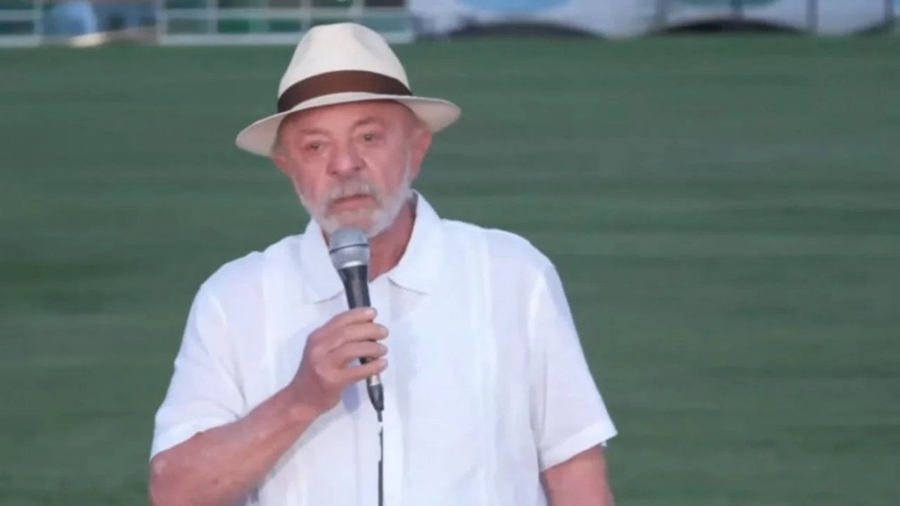 Lula fulminó a Flávio Bolsonaro por su huida: "Que se haya ido es una vergüenza"