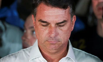 Escribió "Brazil" con Z y usó un escudo de la dictadura: el insólito error de Bolsonaro | Flávio bolsonaro
