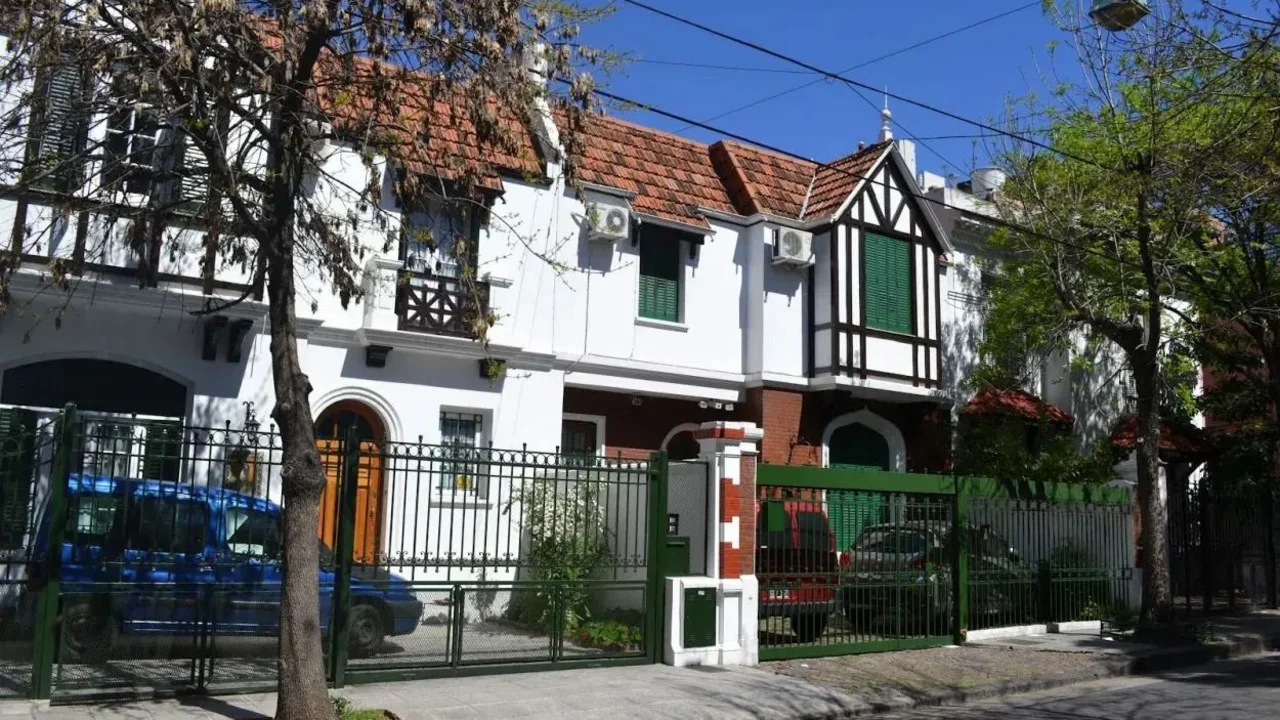 Plan para el fin de semana: el barrio de Buenos Aires que parece una postal de Londres y se recorre a pie.