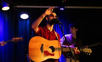 Fabrizio Calabrese presenta "Volver Bien" en Cultural Morán | Recitales