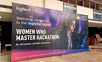 Logitech logra un Récord Guinness con un hackathon de mujeres | Hackaton