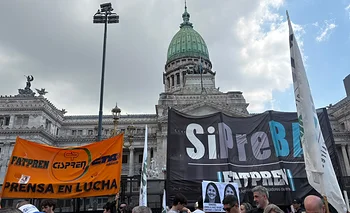 Trabajadores de prensa marchan al Congreso por el Estatuto del Periodista  | Sipreba