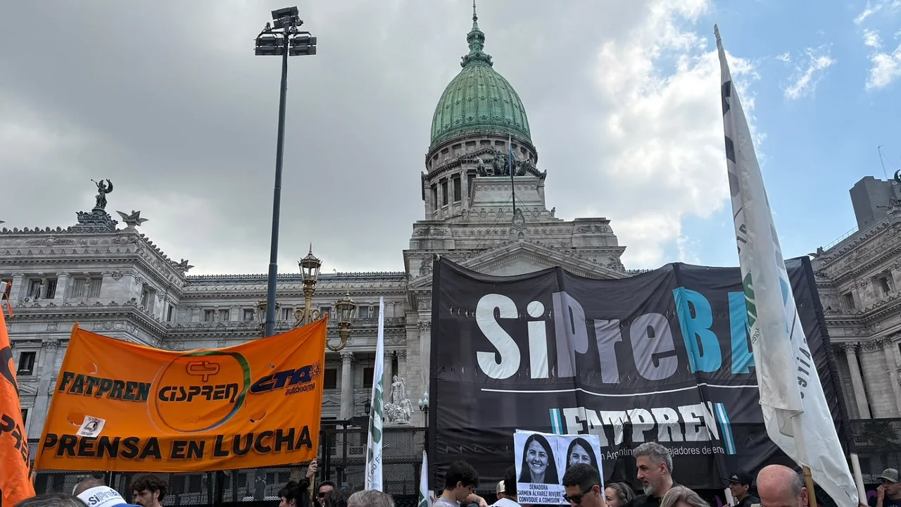 Trabajadores de prensa marchan al Congreso por el Estatuto del Periodista 