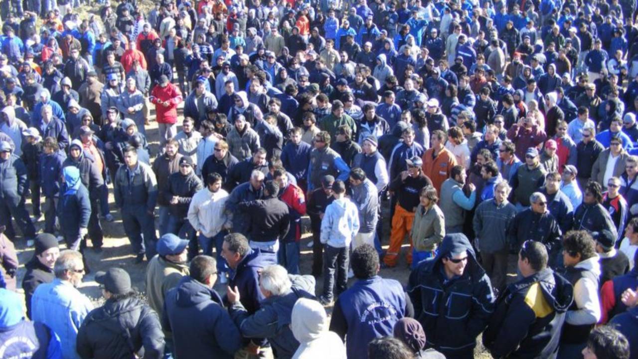 Petroleros piden bono de fin de año de hasta $15 mil y amenazan con un paro