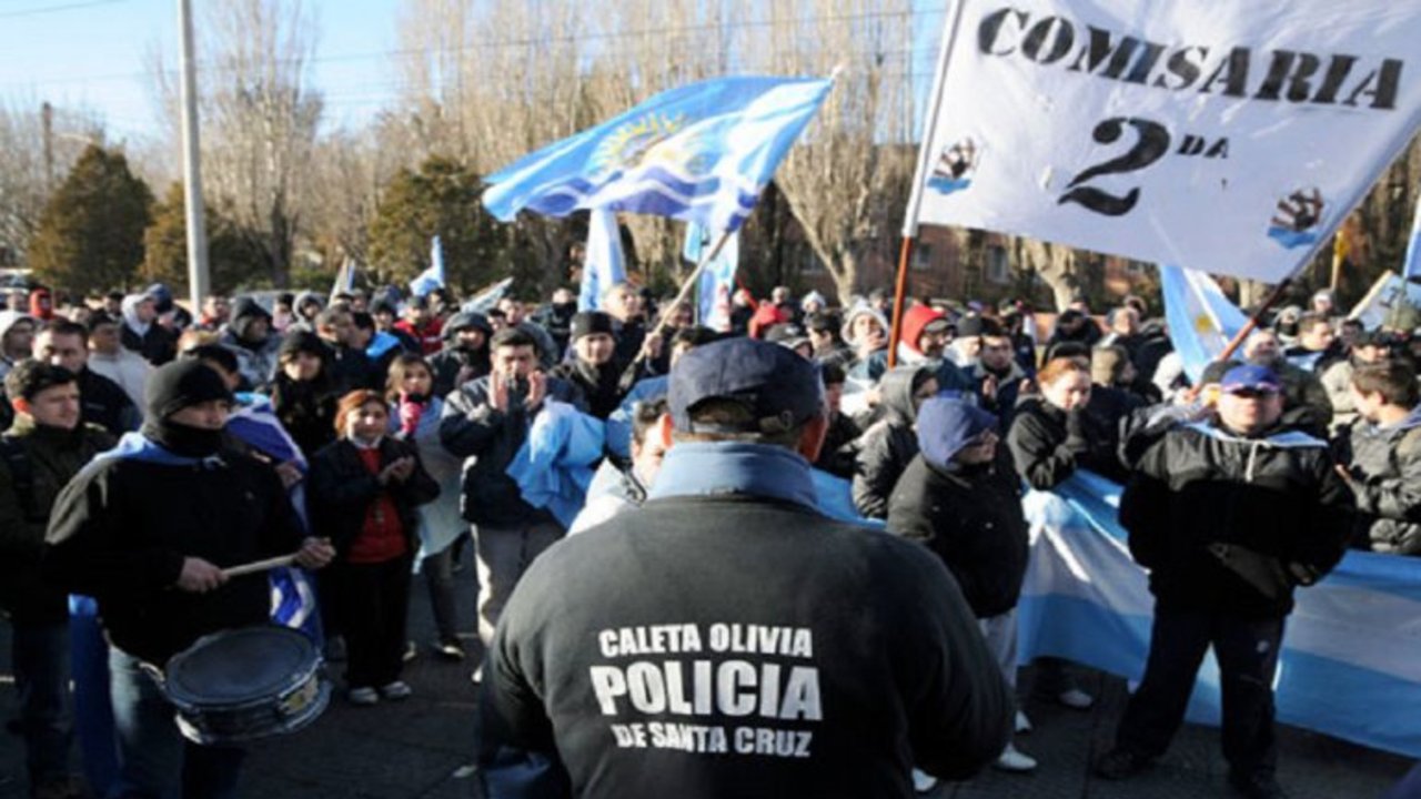 La policía de Santa Cruz levantó el acuartelamiento