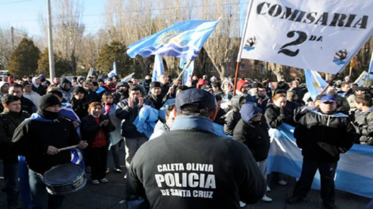 La policía de Santa Cruz levantó el acuartelamiento