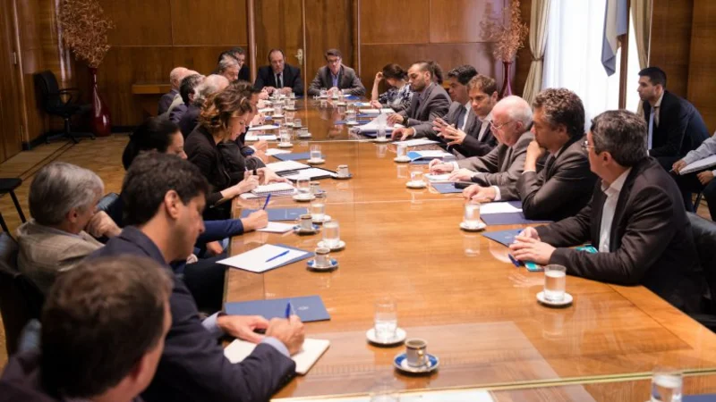 El Gobierno libera cupos de exportación de maíz y trigo