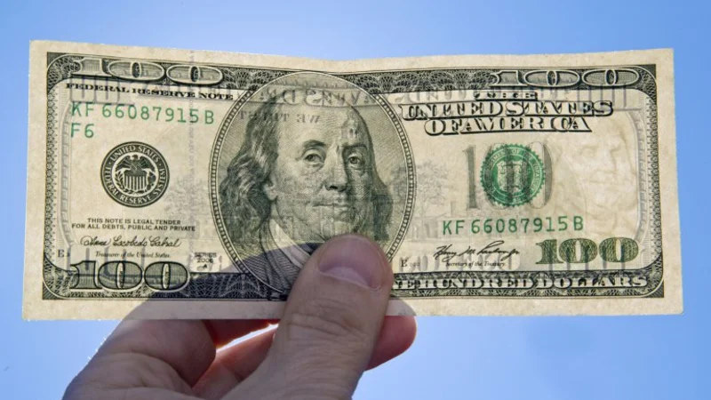 Los que compraron dólar a $16 perdieron 22% en un mes