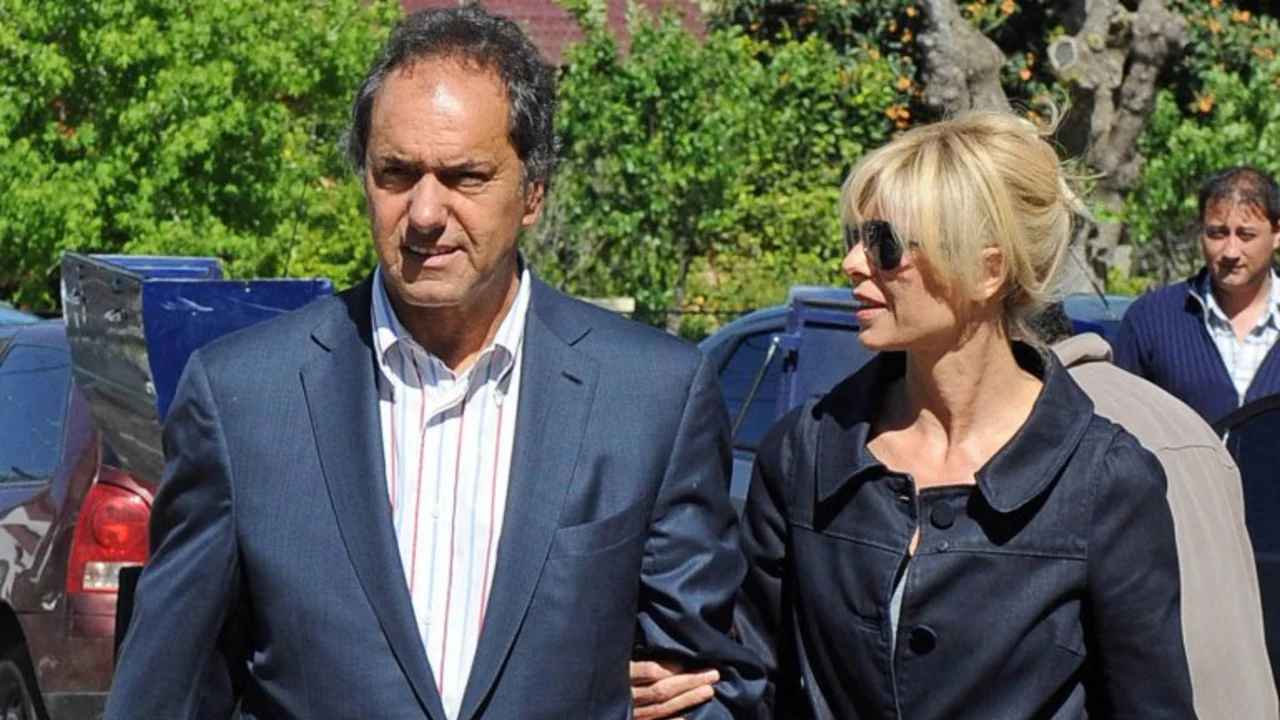 Karina Rabolini dijo que Scioli recibe muchos golpes pero "después termina noqueando"