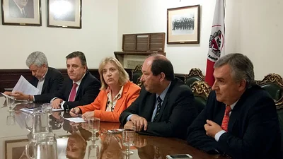 Por las internas en UNEN, la UCR convocó a una cumbre para decidir el rumbo Por las internas en UNEN, la UCR convocó a una cumbre para decidir el rumbo