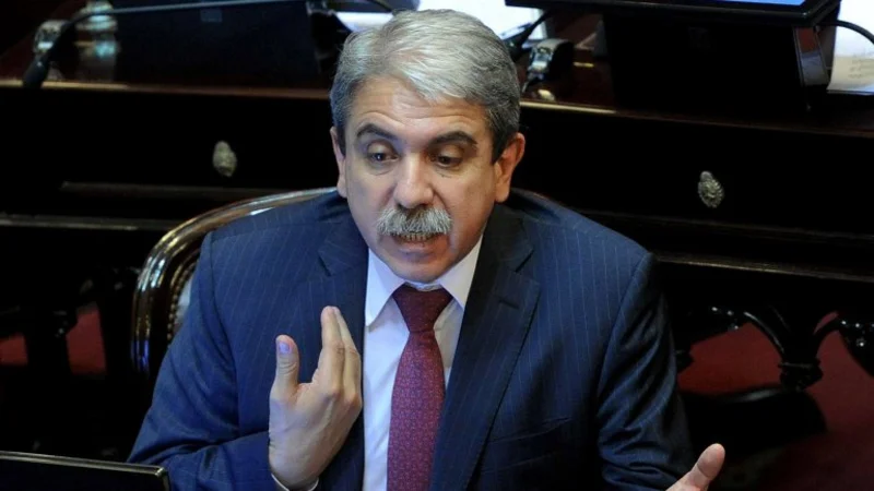 "Apena ver cómo cachivaches inmensos le quieren marcar la cancha a partidos centenarios"