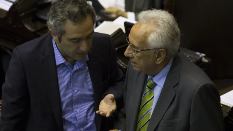 Larroque: "habría que preguntarle" a Martín Insaurralde si se va o se queda en el kirchnerismo