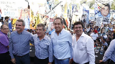 Scioli, Urribarri, Rossi y Espinoza, juntos en el día de la militancia Scioli, Urribarri, Rossi y Espinoza, juntos en el día de la militancia