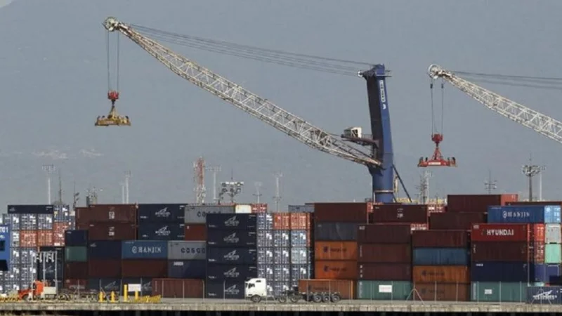 Crean una unidad que controlará exportaciones e importaciones