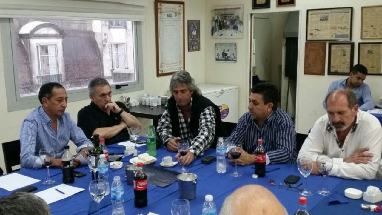 Gremios del transporte piden bono de fin de año y amenazan con un paro