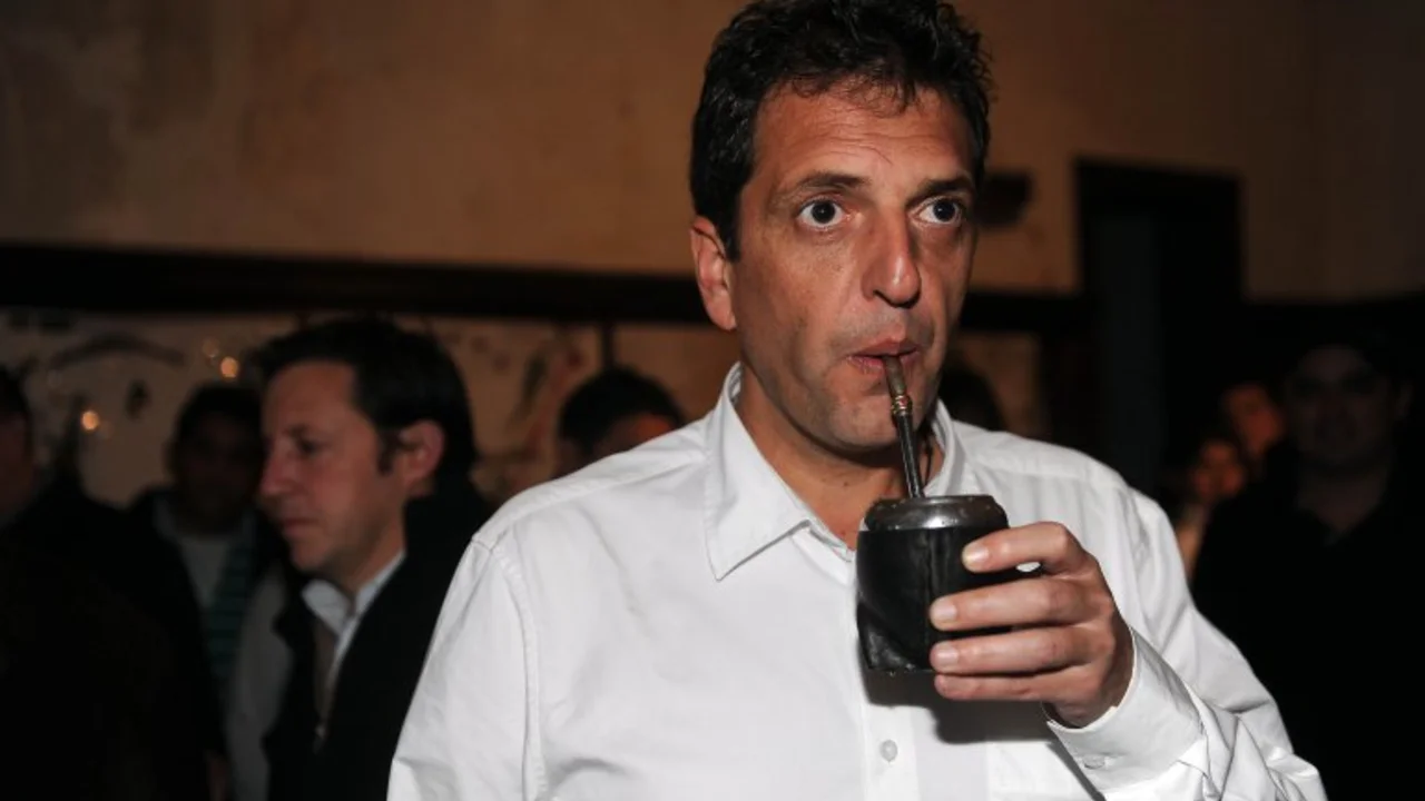 Massa, entre los bancos y los inundados