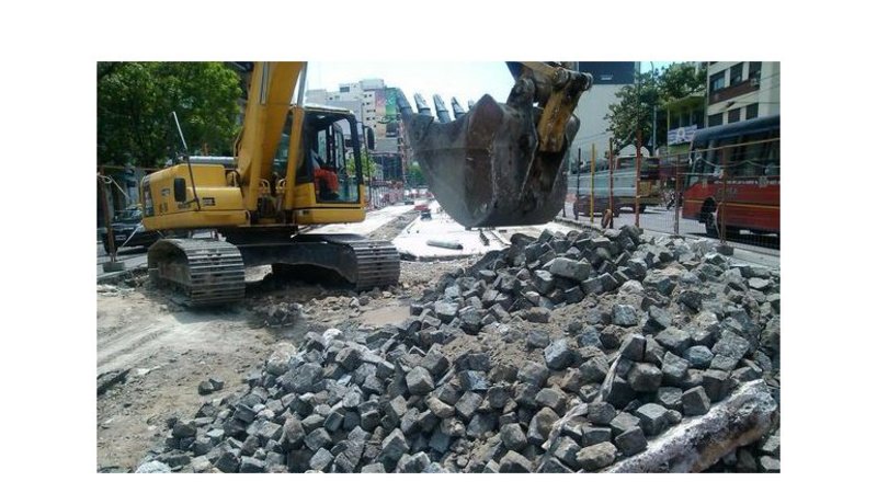 Adoquines porteños: denuncian a la Ciudad por robo agravado
