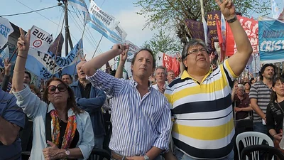 El "Chino" Navarro quiere que Insaurralde se quede en el kirchnerismo El "Chino" Navarro quiere que Insaurralde se quede en el kirchnerismo