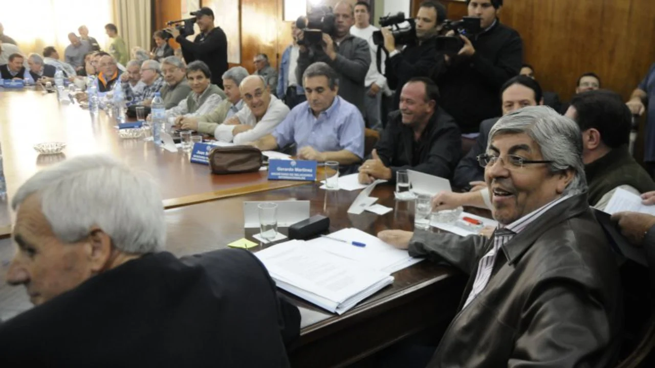Moyano y la CGT de Caló negocian para unificar la central obrera antes de las PASO
