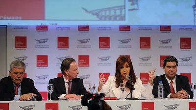 Volvió Cristina: "No me va a extorsionar ningún buitre financiero ni carancho judicial" Volvió Cristina: "No me va a extorsionar ningún buitre financiero ni carancho judicial"