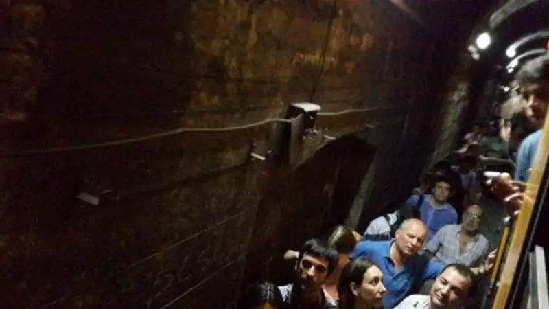 Ferroviarios, subtes y colectiveros retomaron lentamente los servicios