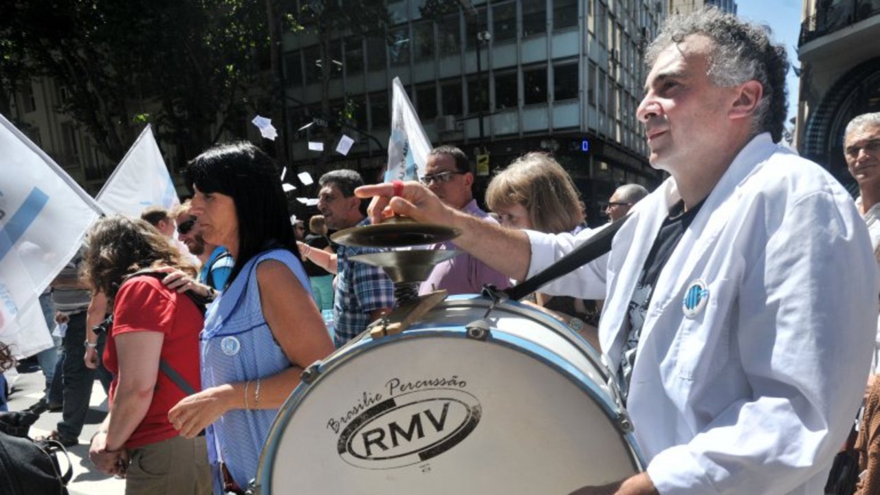 La pelea por el bono de fin de año: maestros, metrodelegados y estatales analizan medidas