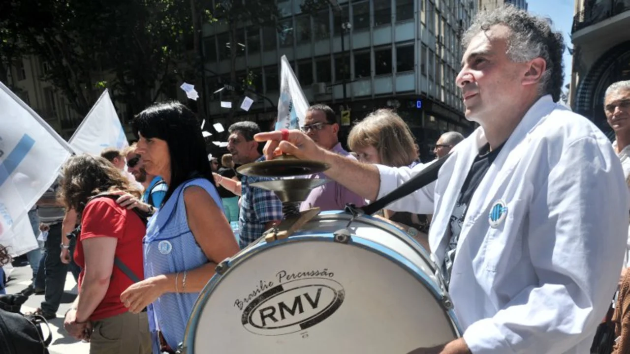 La pelea por el bono de fin de año: maestros, metrodelegados y estatales analizan medidas