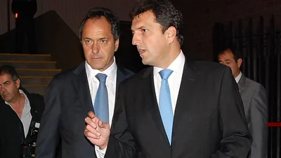 Elecciones 2015: nuevo guiño de Scioli a Massa; ahora le pide disculpas por el incidente en su casa Elecciones 2015: nuevo guiño de Scioli a Massa; ahora le pide disculpas por el incidente en su casa
