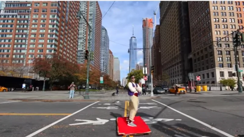 Viral: Aladdin en su alfombra voladora pasea por Nueva York