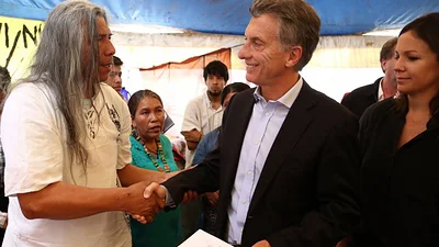 Elecciones 2015: Macri visitó el acampe Qom en la 9 de Julio Elecciones 2015: Macri visitó el acampe Qom en la 9 de Julio