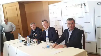 Elecciones 2015: Macri sigue jugando a las escondidas con su ministro de Economía Elecciones 2015: Macri sigue jugando a las escondidas con su ministro de Economía