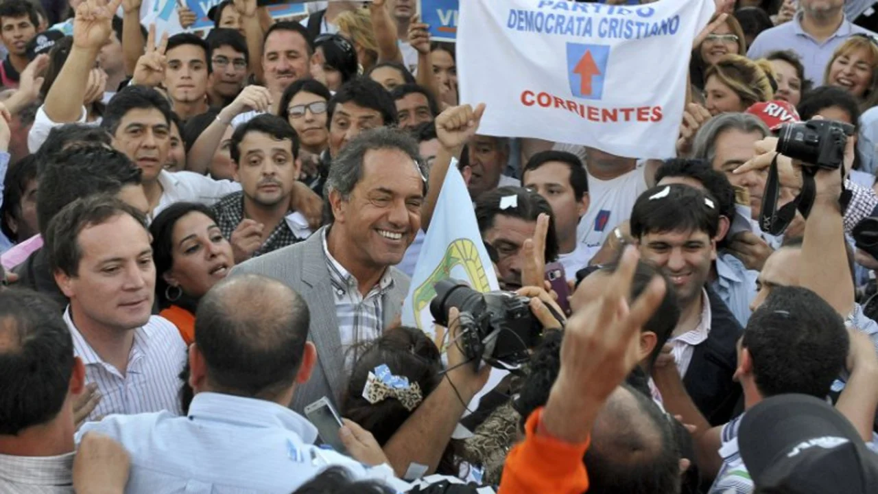 Scioli ratificó un dólar a $10 y criticó a Macri por su "megadevaluación"