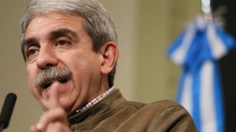 Aníbal Fernández aseguró que Scioli no se está alejando de Cristina