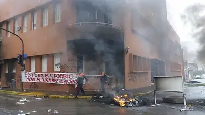 Intendente de Cambiemos asumió y ordenó el despido de 500 municipales Intendente de Cambiemos asumió y ordenó el despido de 500 municipales