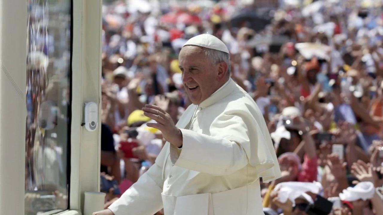 El mensaje de Francisco tras los ataques terroristas: "Es una guerra mundial a trozos"