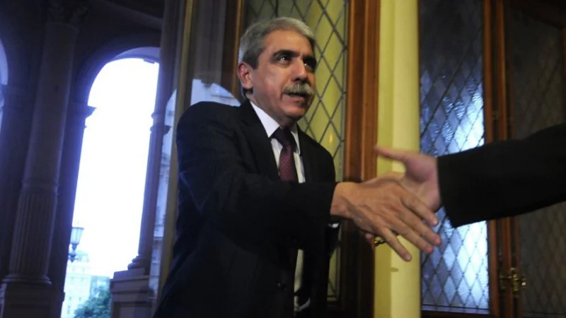 Aníbal respaldó a Scioli y vio a Macri como un "pai umbanda"