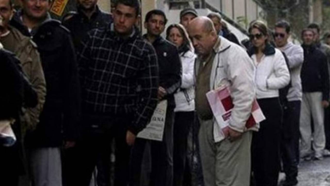 Insólito: TN difundió una foto del desempleo en Grecia como si fuese Chaco