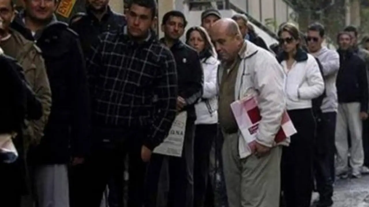 Insólito: TN difundió una foto del desempleo en Grecia como si fuese Chaco