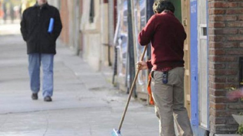 Plus de $2.000 por Navidad a los porteros impactará en las expensas