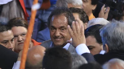 Scioli fue más mencionado que Macri en las redes sociales Scioli fue más mencionado que Macri en las redes sociales