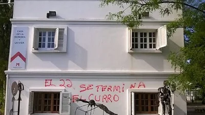 Pintadas en Mansión Seré: "El 22 se termina el curro" Pintadas en Mansión Seré: "El 22 se termina el curro"