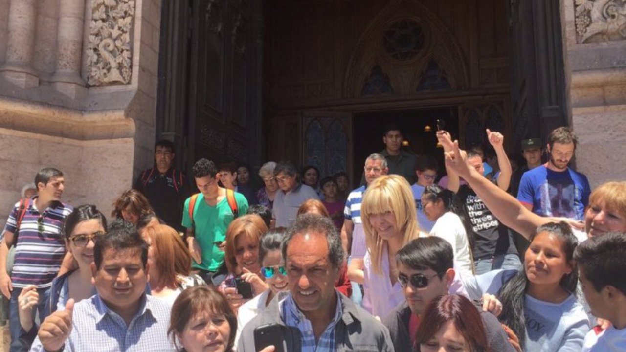 A horas del balotaje, Scioli visitó la Basilica de Luján